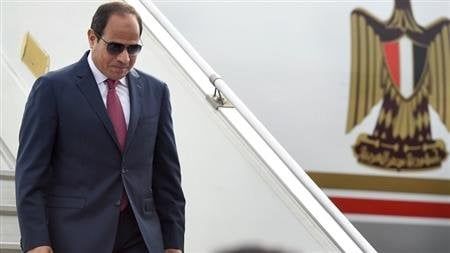 الرئيس السيسي يعود للقاهرة بعد المشاركة في اجتماع قمة الاتحاد الإفريقي
