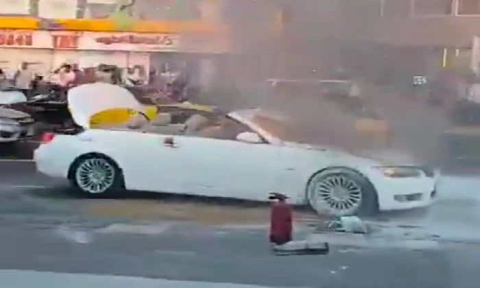 السيطرة على حريق نشب بسيارة على طريق الكورنيش في الإسكندرية