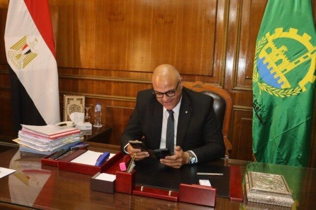 محافظ القليوبية يُهنئ أوائل الدبلومات الفنية هاتفيًا