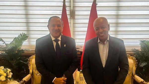 عبد المنعم الجمل يبحث مع محافظ بورسعيد قضايا العمال وتعزيز التعاون عبد المنعم الجمل يبحث مع محافظ بورسعيد قضايا العمال وتعزيز التعاون