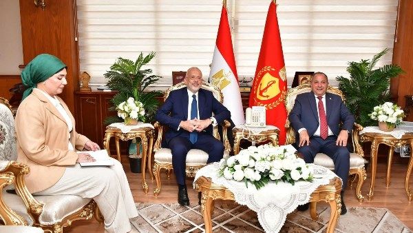 بورسعيد تعلن استعدادها للتعاون التجاري والصناعي والسياحي مع اليونان بورسعيد تعلن استعدادها للتعاون التجاري والصناعي والسياحي مع اليونان