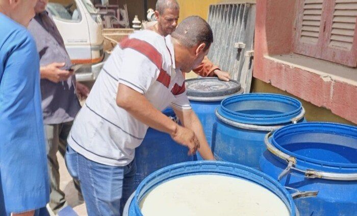ضبط 500 كيلو لبن غير صالح للاستهلاك الآدمي خلال حملة تموينية بأسيوط