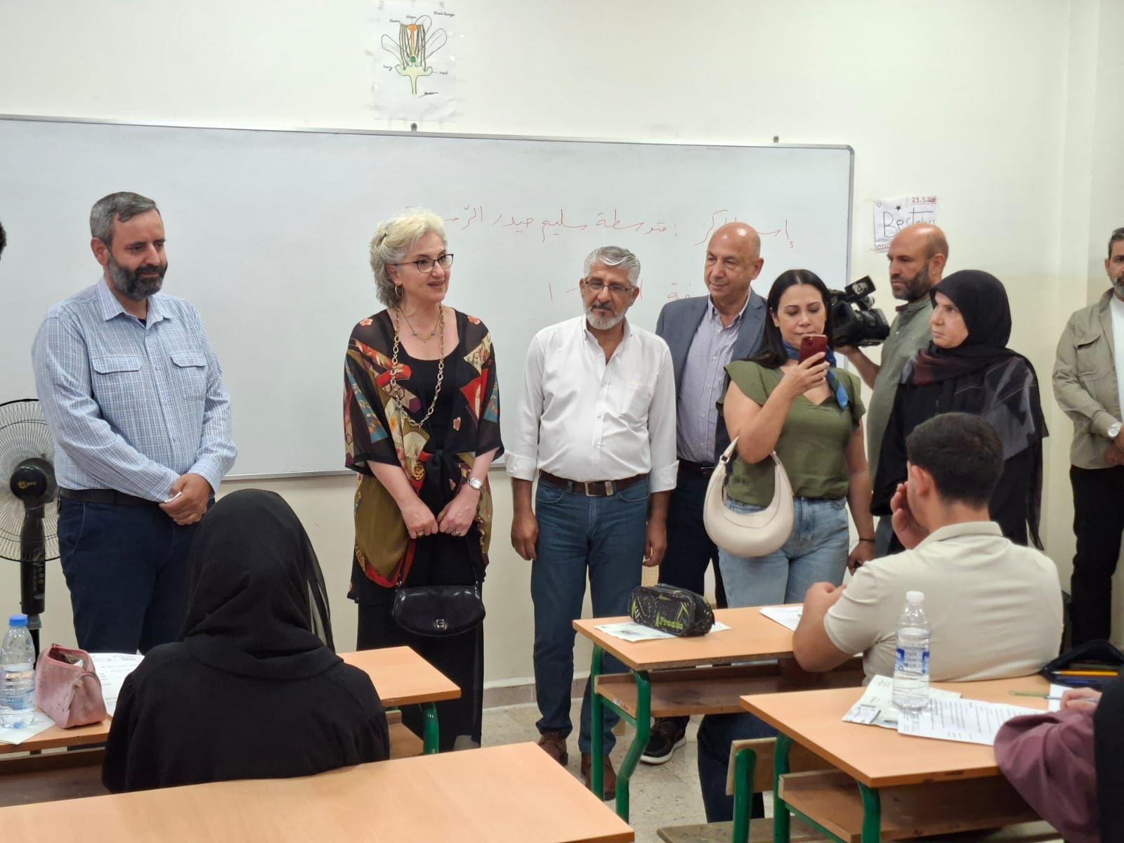 الوزيرة كرامي في إحدى قاعات مراكز الامتحانات في بعلبك