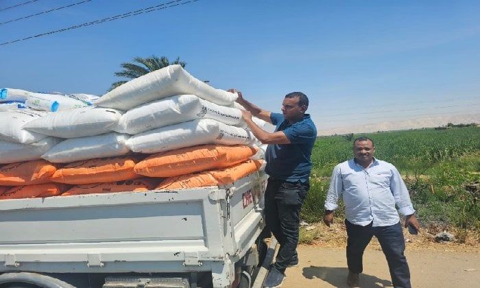 ضبط سيارة محملة 5.5 طن أسمدة زراعية مدعمة قبل بيعها في السوق السوداء بأرمنت