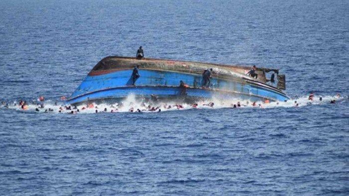 فقدان 11 شخصا في انقلاب قارب غربي إندونيسيا