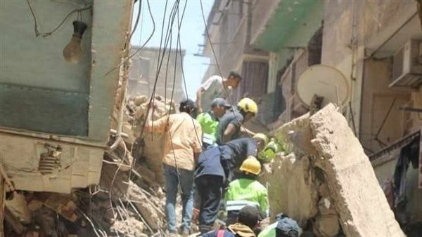 إصابة 5 أشخاص إثر انهيار عقار قديم في الساحل