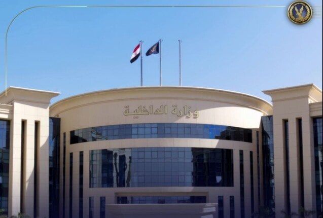احتيال وشهادات مزيفة.. القبض على شخص لإدارته كيان تعليمي بدون ترخيص في القاهرة