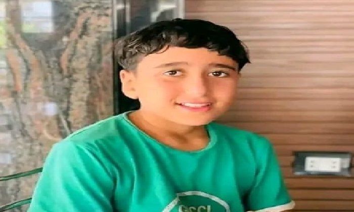 أثناء بيع الحلوى.. مصرع طفل دهساً أسفل عجلات قطار الشرقية