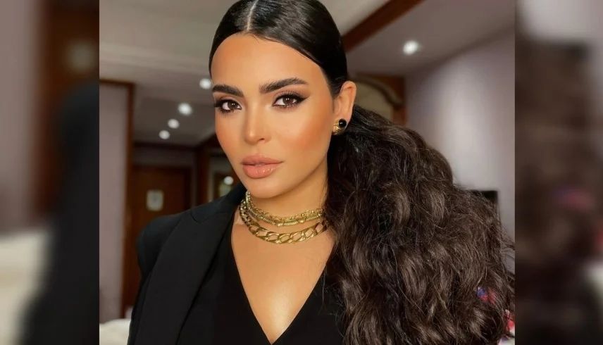 أسماء جلال تلاحق مصفف شعرها قضائياً.. ما السبب؟