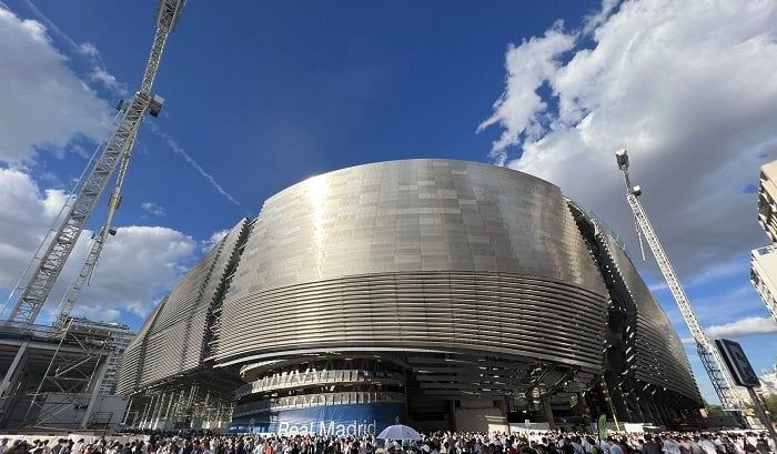 ريال مدريد يغرق في الديون بسبب «سانتياجو برنابيو»