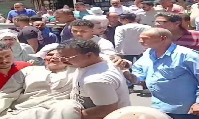 إصابة شخصين سقط عليهم عمود إنارة في البحيرة