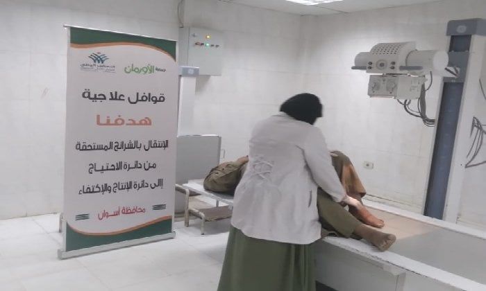 قافلة طبية مجانية تعالج 137 مريضًا من الأولى بالرعاية فى أسوان