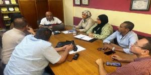 مدير الصحة بقنا يعقد اجتماعاً لمناقشة عقود الصيانة للأجهزة المعملية بالمستشفيات - ايجي سبورت
