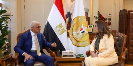 وزيرة التنمية المحلية تتابع مع محافظ شمال سيناء جهود التنمية بالمحافظة ومشروعات الخطة الاستثمارية فى العام المالي الجديد - ايجي سبورت