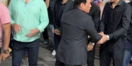 منهم سعد الصغير ومصطفى كامل.. أبرز حضور عزاء المطرب محمد عواد - ايجي سبورت