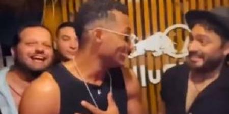 تامر حسني ومحمد رمضان يقلدان محمد منير بأغنية الذوق العالي - ايجي سبورت