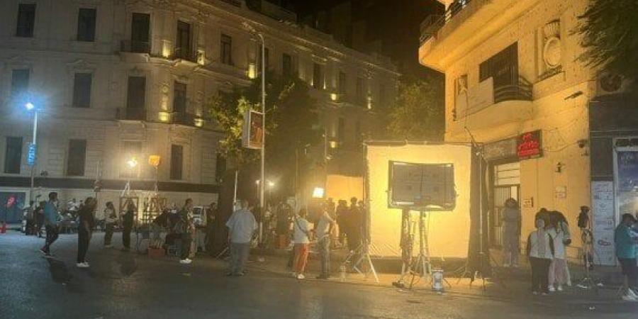 خاص| كندة علوش ومعتز هشام في وسط البلد بسبب «ابن النصابة».. صور - ايجي سبورت
