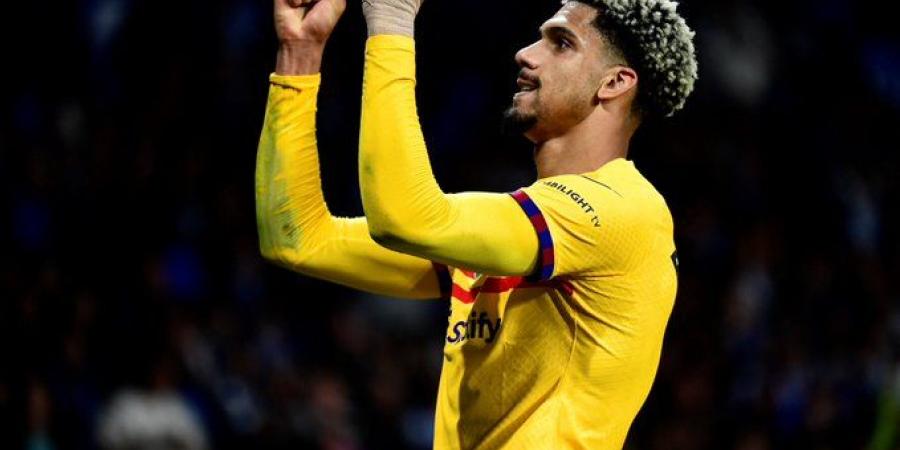 لديه فائض في مركز قلب الدفاع .. برشلونة يحسم موقفه من بيع أراوخو - ايجي سبورت