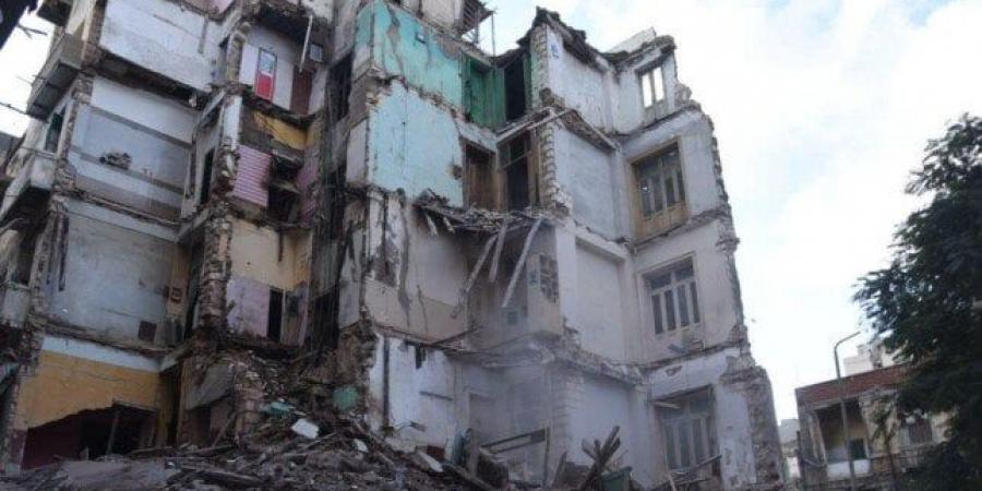 محافظ الإسكندرية يتابع تداعيات انهيار جزئي لعقار بالعطارين - ايجي سبورت