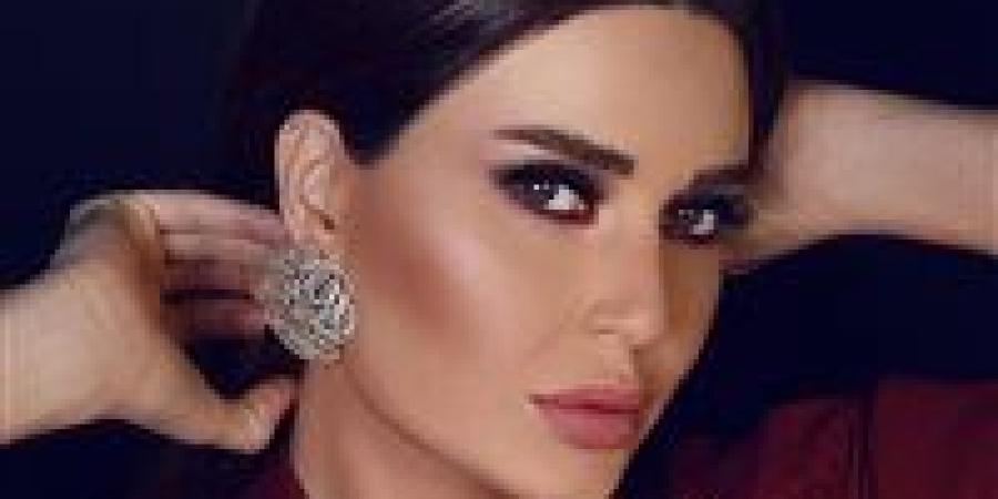 زواج مفاجئ وطفل غاضب.. كواليس لا تعرفها عن كليب "عاملن عقدة" لـ سيرين عبد النور - ايجي سبورت