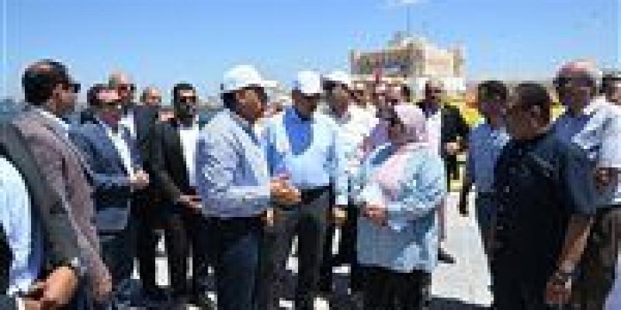 رئيس الوزراء يتفقد مشروعات الحواجز البحرية وحماية الشواطئ خلال زيارته لمحافظة الإسكندرية - ايجي سبورت