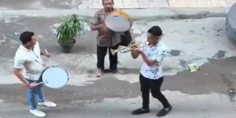 العزف أكل عيشي ودعوات أمي سر نجاحي.. «روما محمد» من شوارع الإسكندرية إلى قلوب المارة - ايجي سبورت