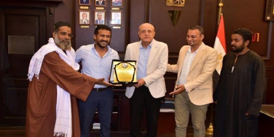 محافظ الأقصر يستقبل وفدًا من قرية القرايا - ايجي سبورت