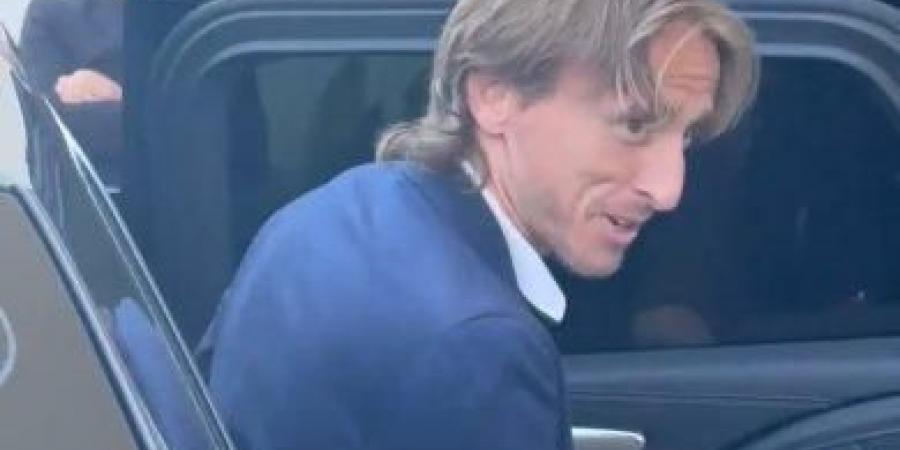 فيديو: لحظة وصول مودريتش لتوقيع عقده مع ميلان - ايجي سبورت