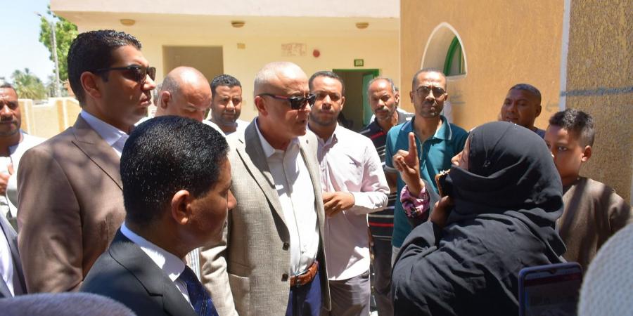 محافظ الأقصر يتفقد طريق المعاهدة والوحدة الصحية بقرية الحميدات - ايجي سبورت