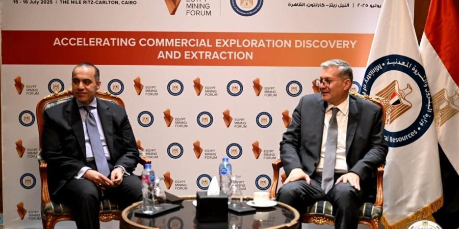 شركاء العمل التكاملي مع وزارة البترول.. تكريم المستشار محمود فوزي لجهوده في التعاون مع القطاع - ايجي سبورت