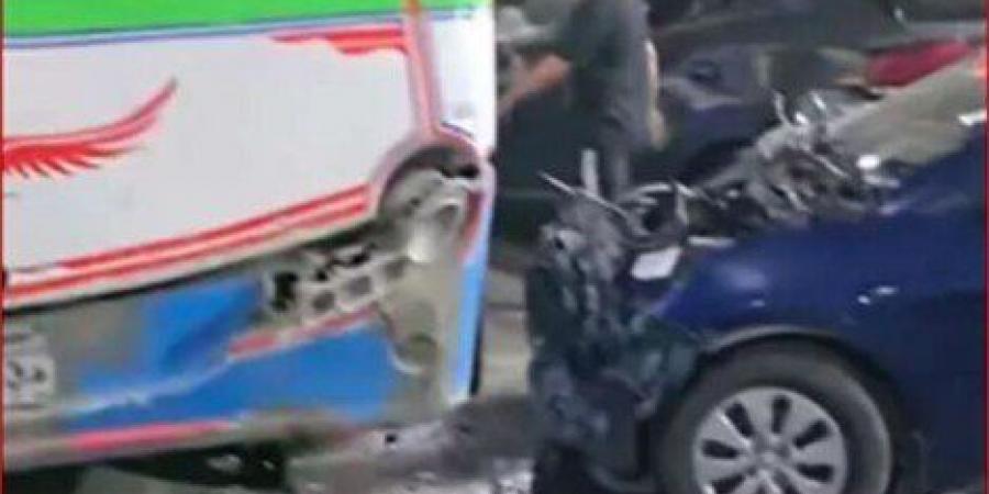 سرعته الجنونية حطمت 5 سيارات.. ماذا فعل سائق أتوبيس نقل جماعي بمعرض في حدائق القبة؟ - ايجي سبورت
