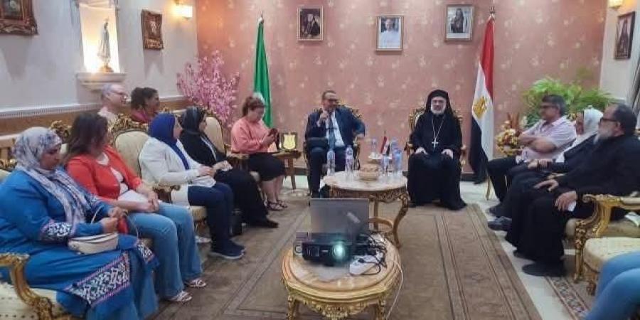 الأنبا باسيليوس يستقبل مدير مركز الأورام بمحافظة المنيا  - ايجي سبورت