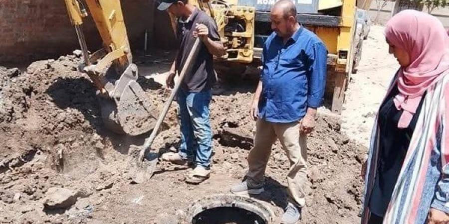 التعامل مع انفجار خط مياه رئيسي في قرية قورص بالمنوفية - ايجي سبورت