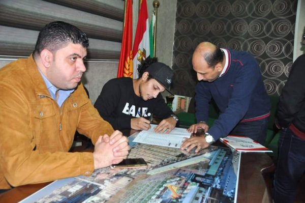 المصري يجدد عقد لاعبه إسلام صلاح