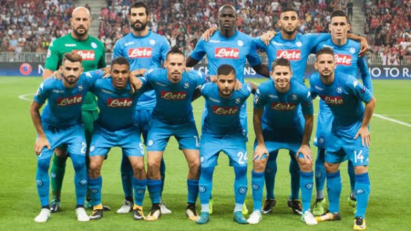 نابولي يحتفظ بوصافة الدوري الإيطالي بفوز صعب على كالياري