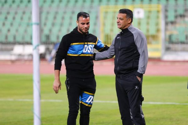 إيهاب جلال يطمئن على أحمد جمعة لاعب المصري